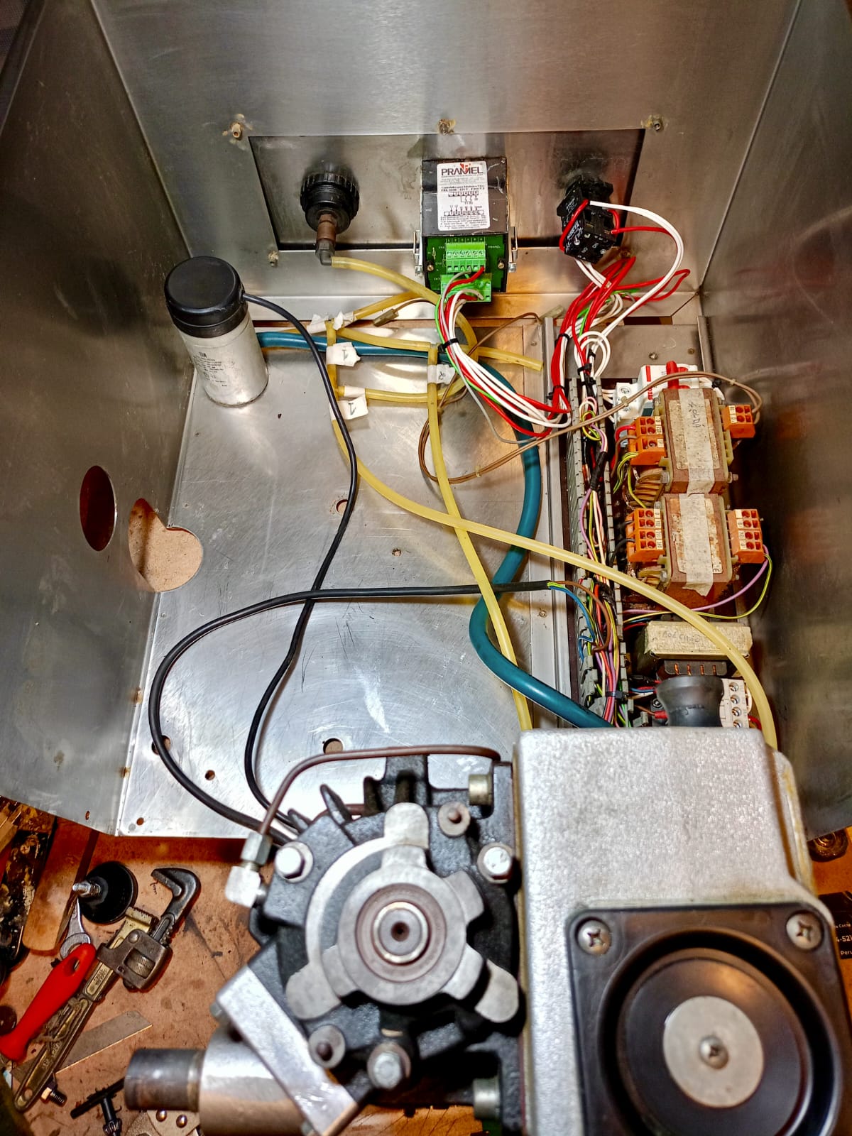 Interior e instalação elétrica da seladora revisados
