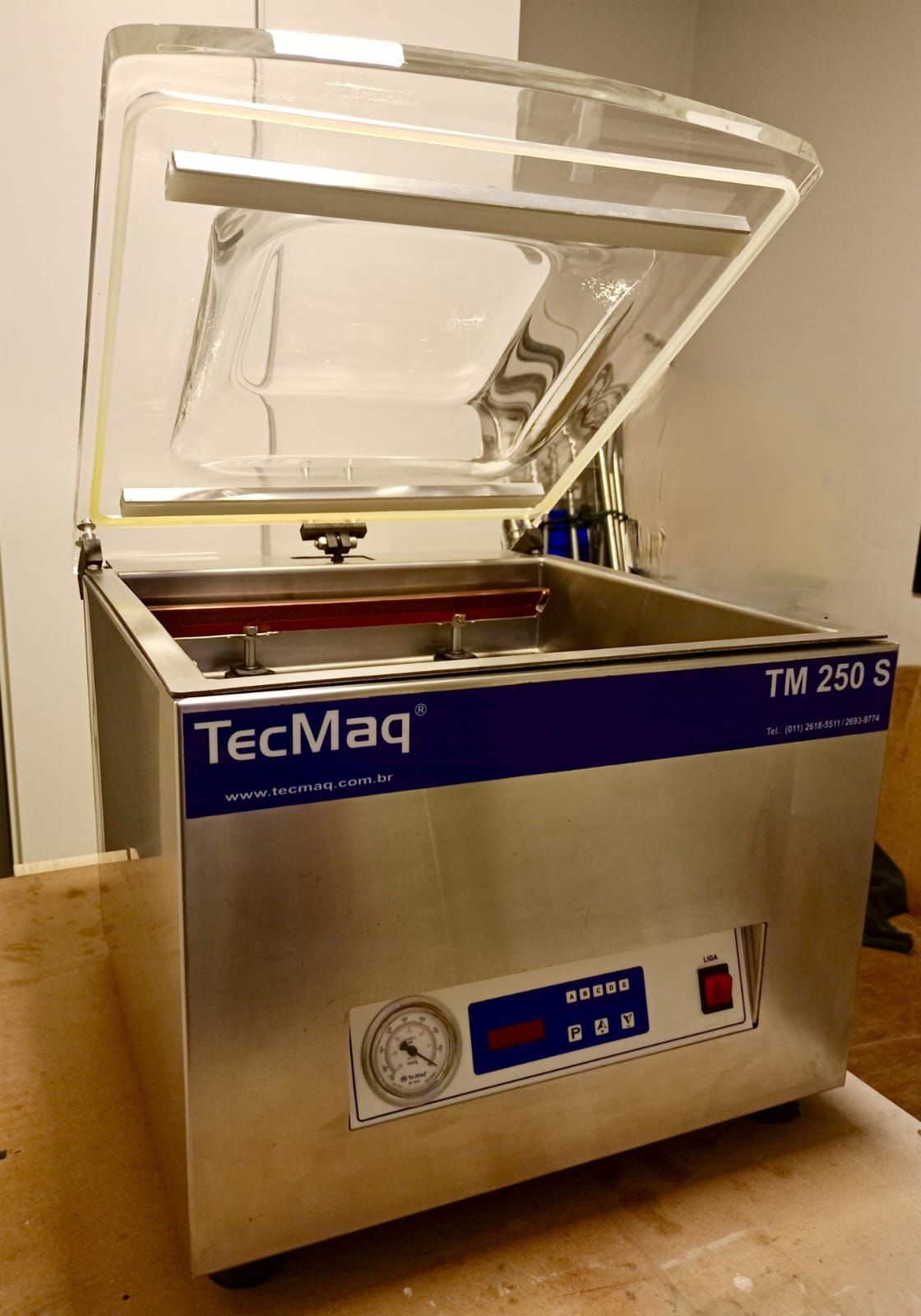 Seladora à vácuo TecMaq TM 250 S reformada